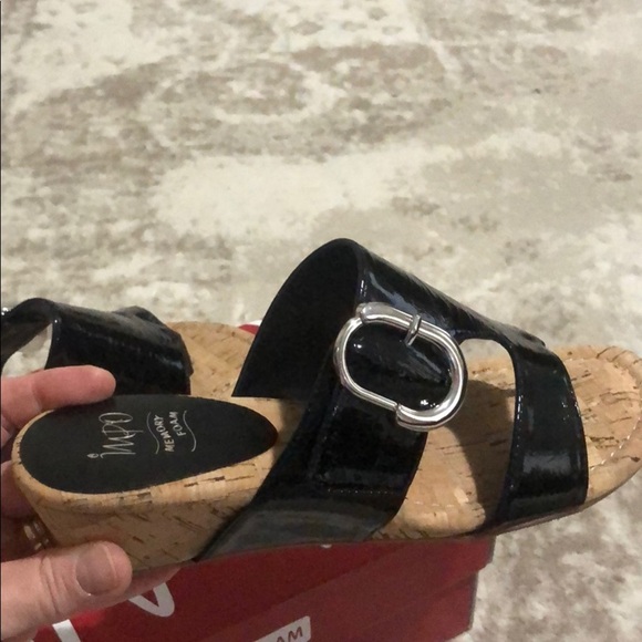 SOLD Impo sandals - Picture 5 of 13